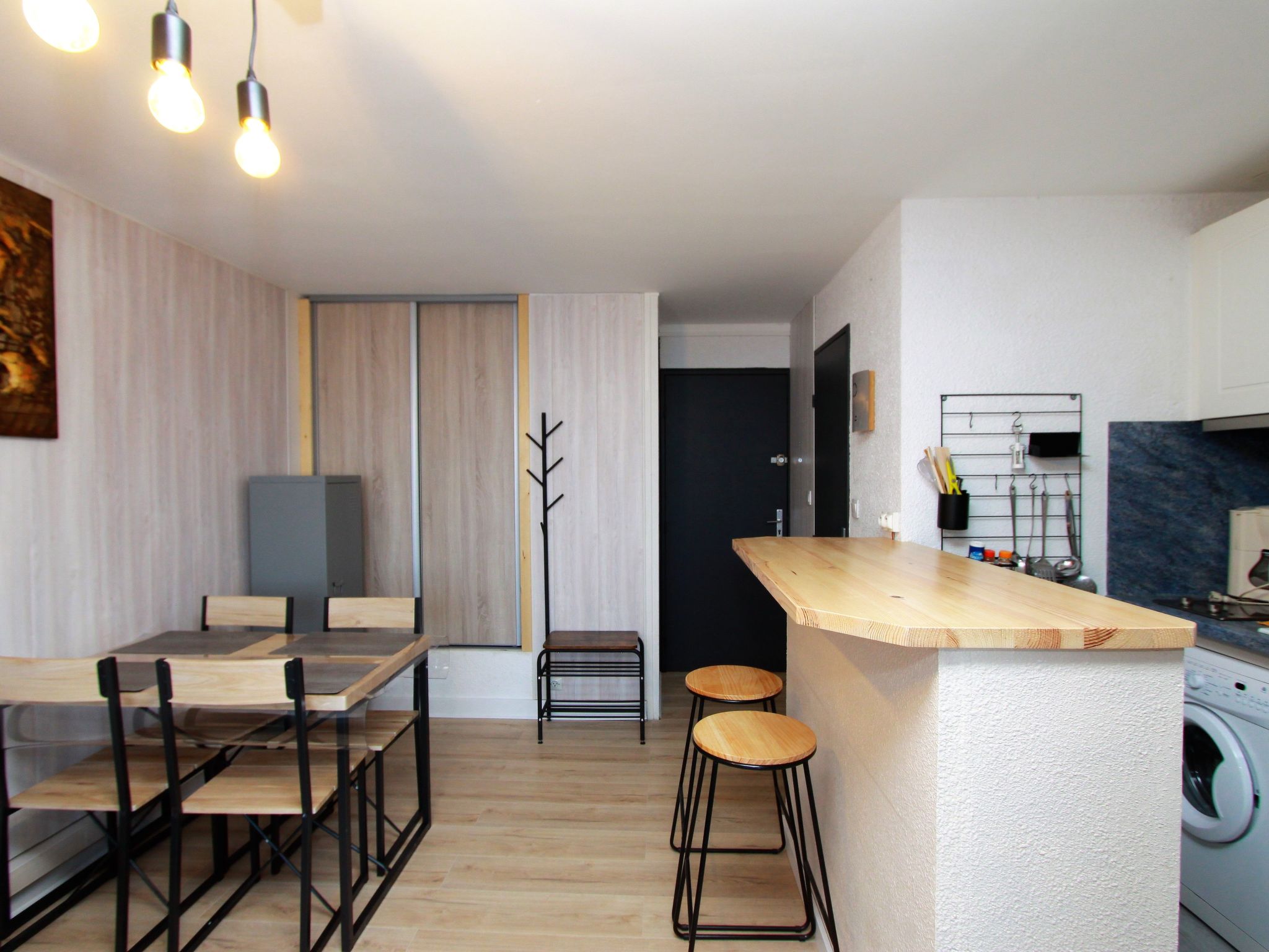 Photo of Gartengeschoss in der Nähe von Strand und Hafen