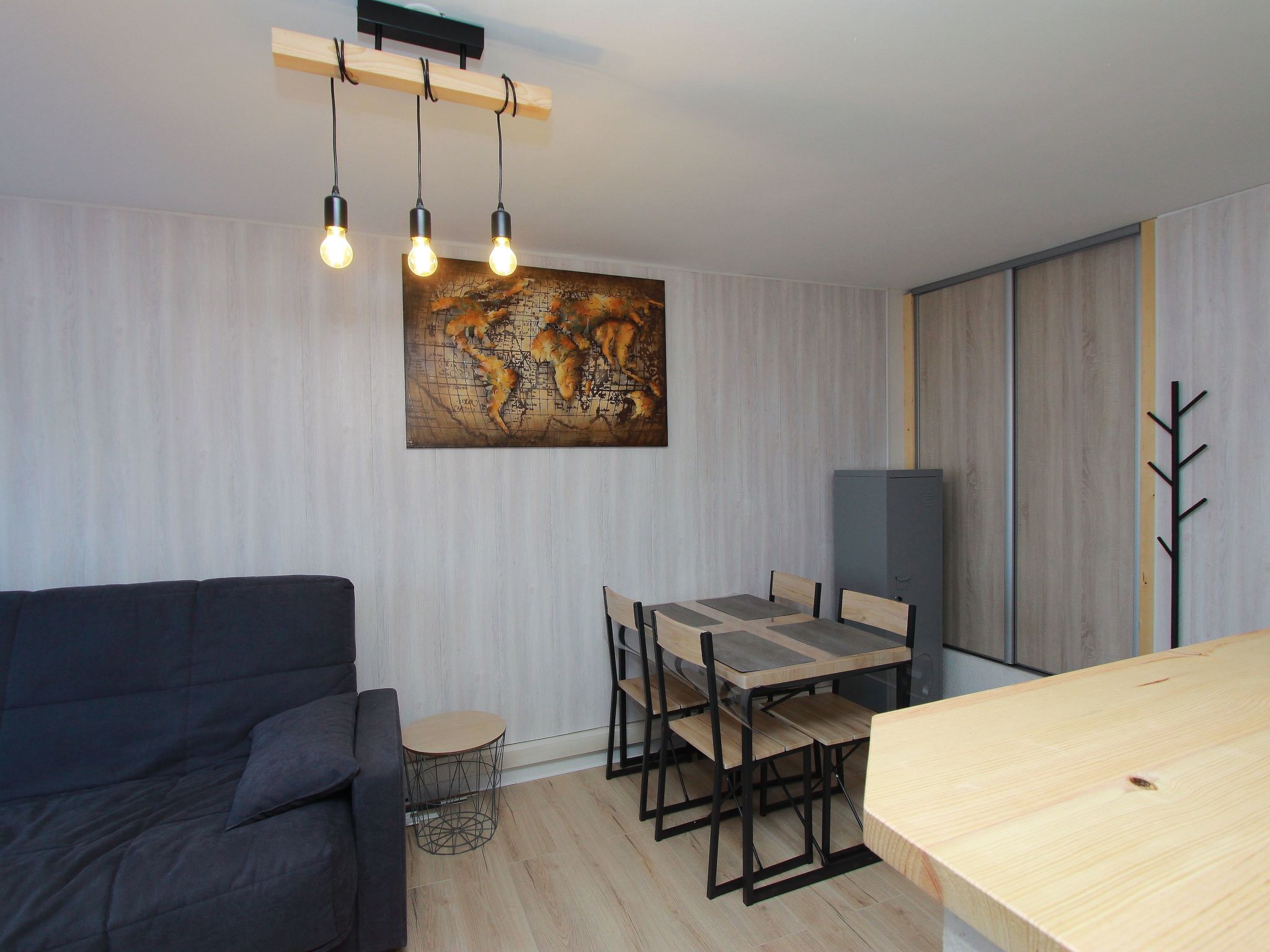 Photo of Gartengeschoss in der Nähe von Strand und Hafen