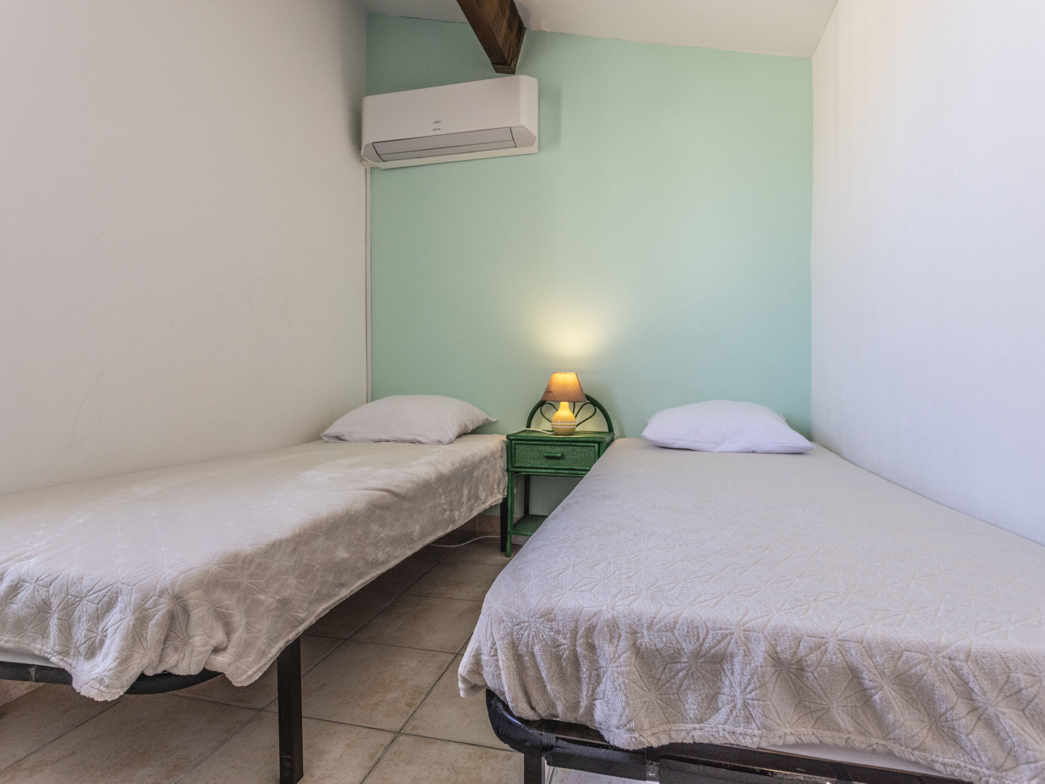 Hacienda Beach II-Inside