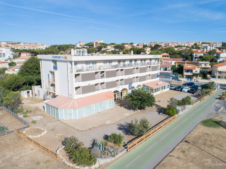 Search and Stay destination Fleury, Occitanie - France from AU$ 143. Le Neptune