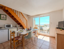 Op 600m van centrum: appartement aan zee in Saint Pierre La Mer - thumbnail 2