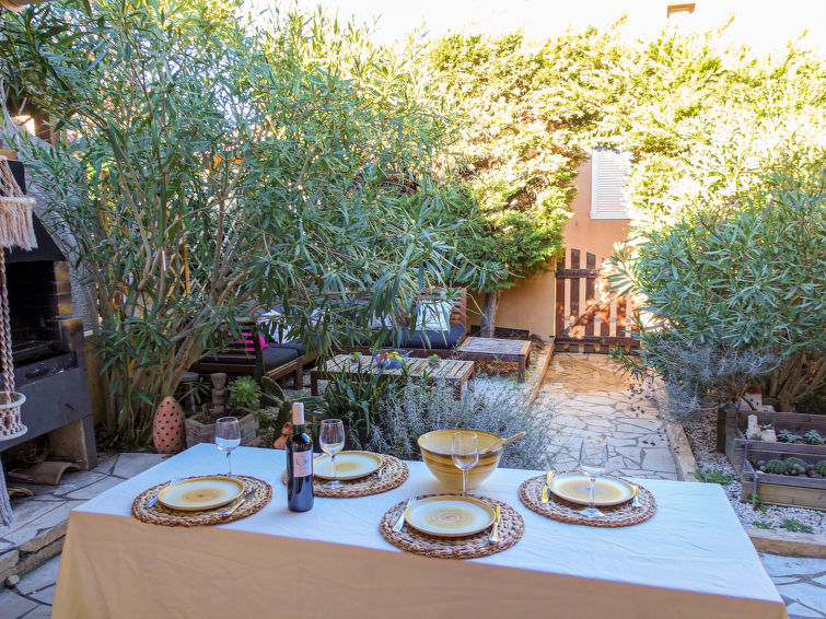 Search and Stay destination Fleury, Occitanie - France from AU$ 140. Santa Marina