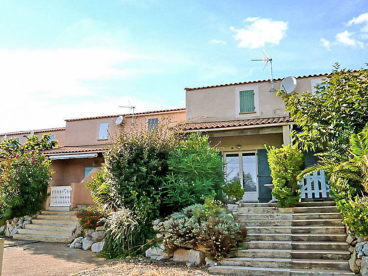 Search and Stay destination Fleury, Occitanie - France from AU$ 120. Les Sentolines
