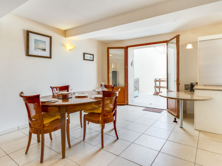 Search and Stay destination Gruissan, Occitanie - France from AU$ 337. La Maison de l'Etang