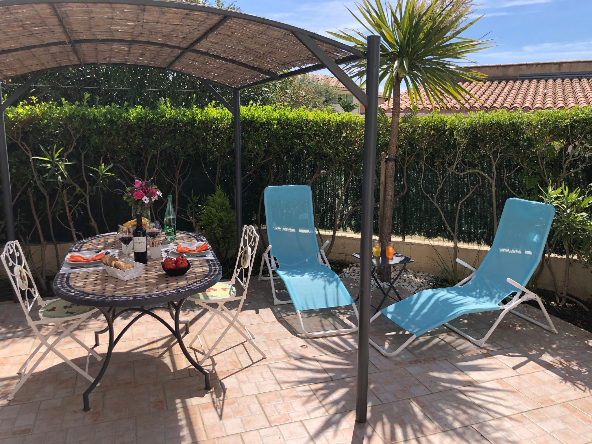 SAISONALE VERMIETUNG: DIE PERGOLA AM STRAND.