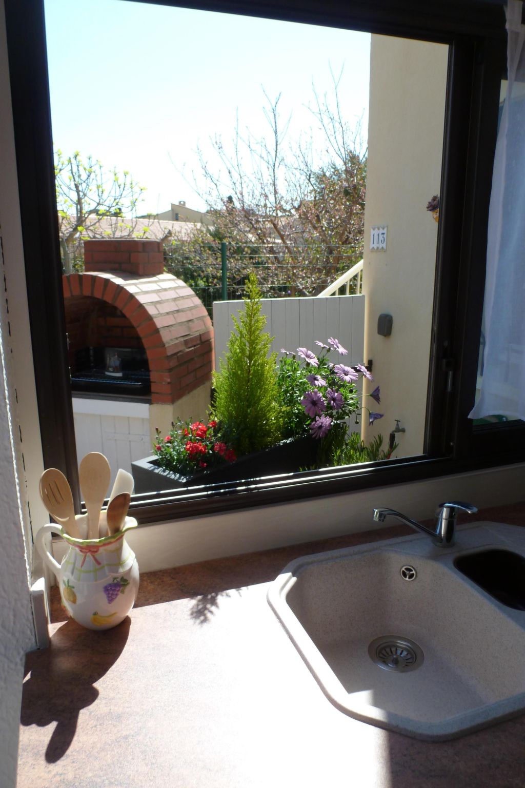 SAISONALE VERMIETUNG: DIE PERGOLA AM STRAND.-Dehors