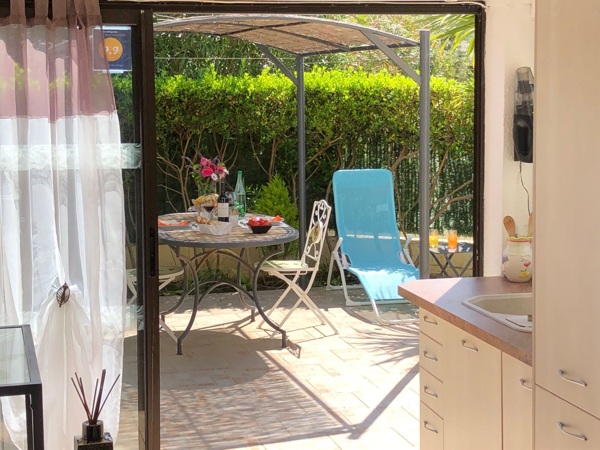 SAISONALE VERMIETUNG: DIE PERGOLA AM STRAND.-Dehors