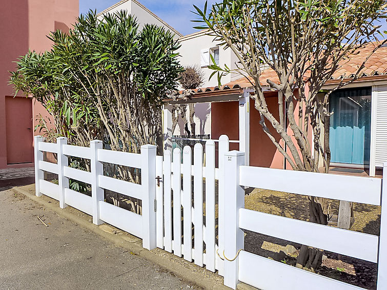 Search and Stay, undefined in undefined. Gallery position 0