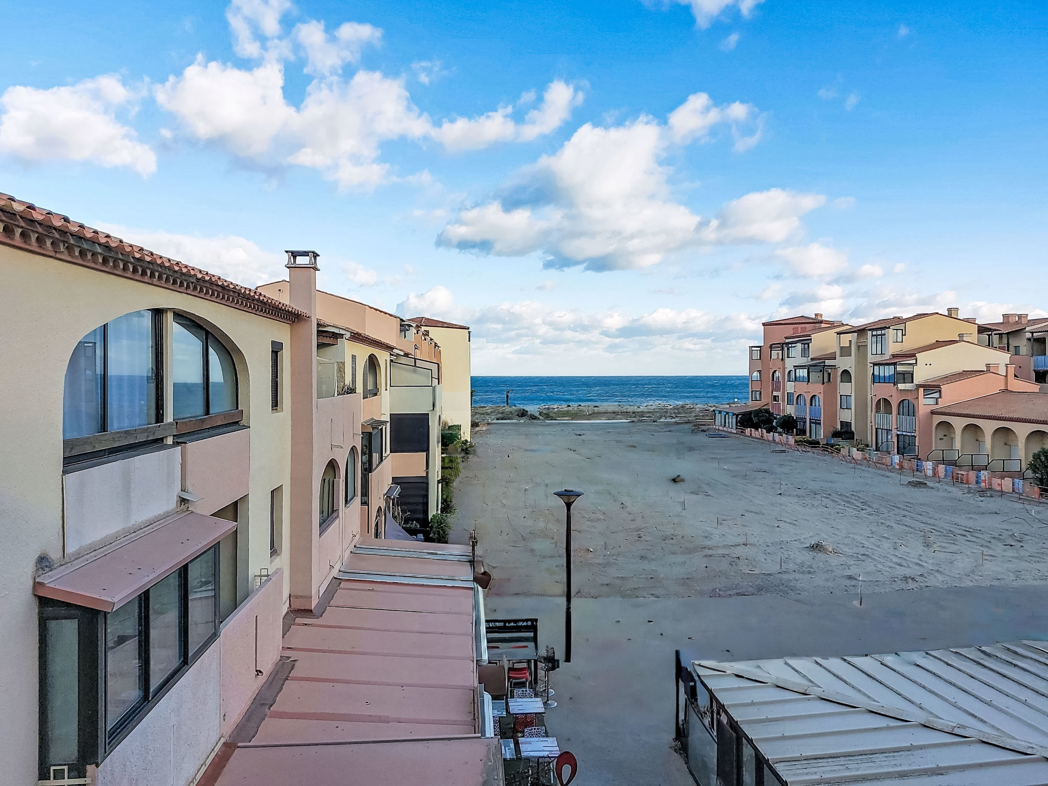 Front de Mer-Outside