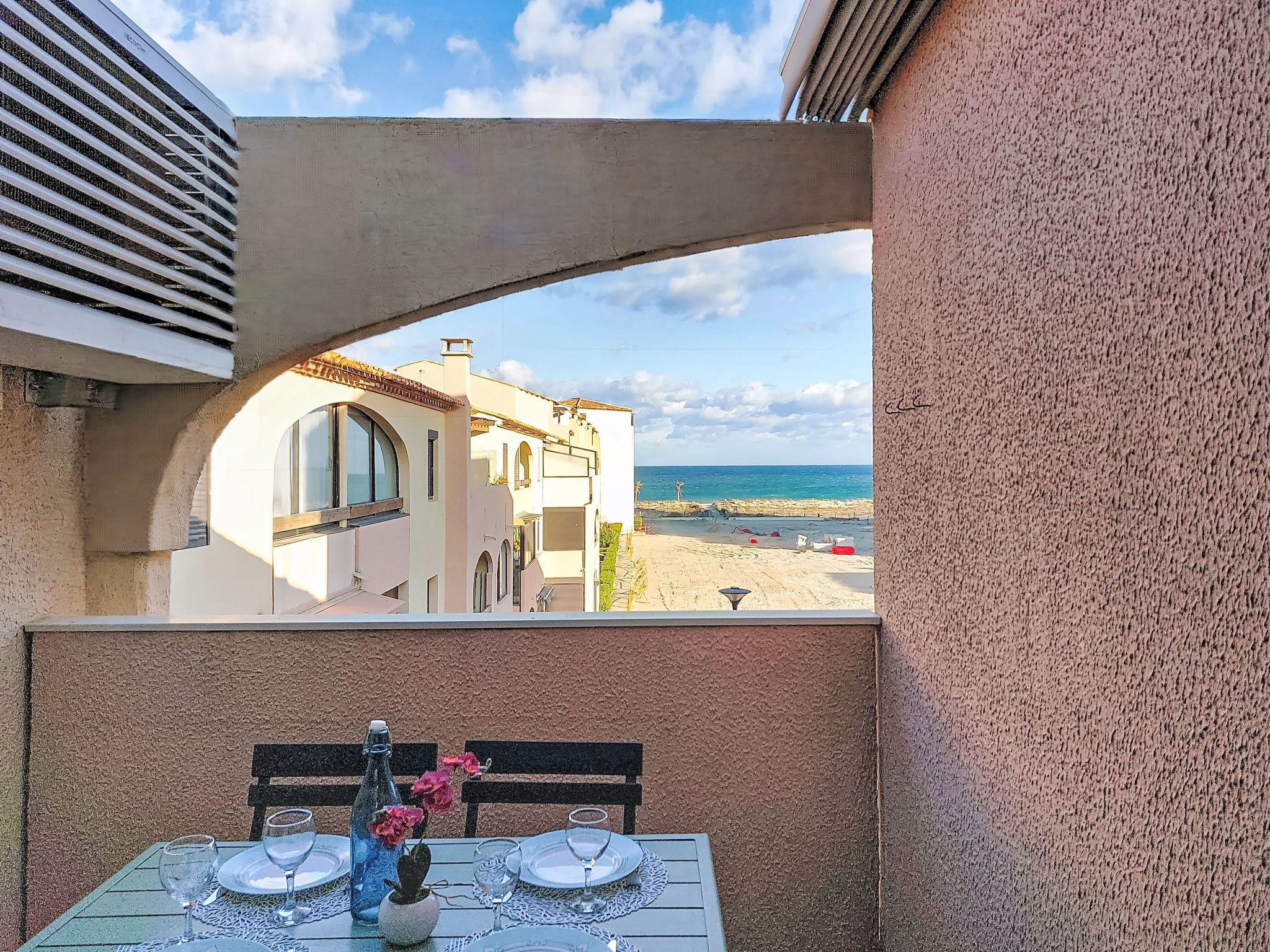 Front de Mer-Outside