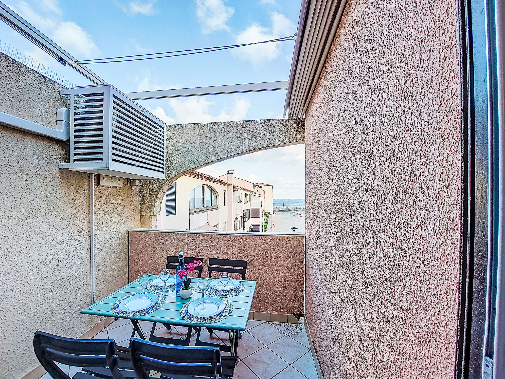 Front de Mer-Outside