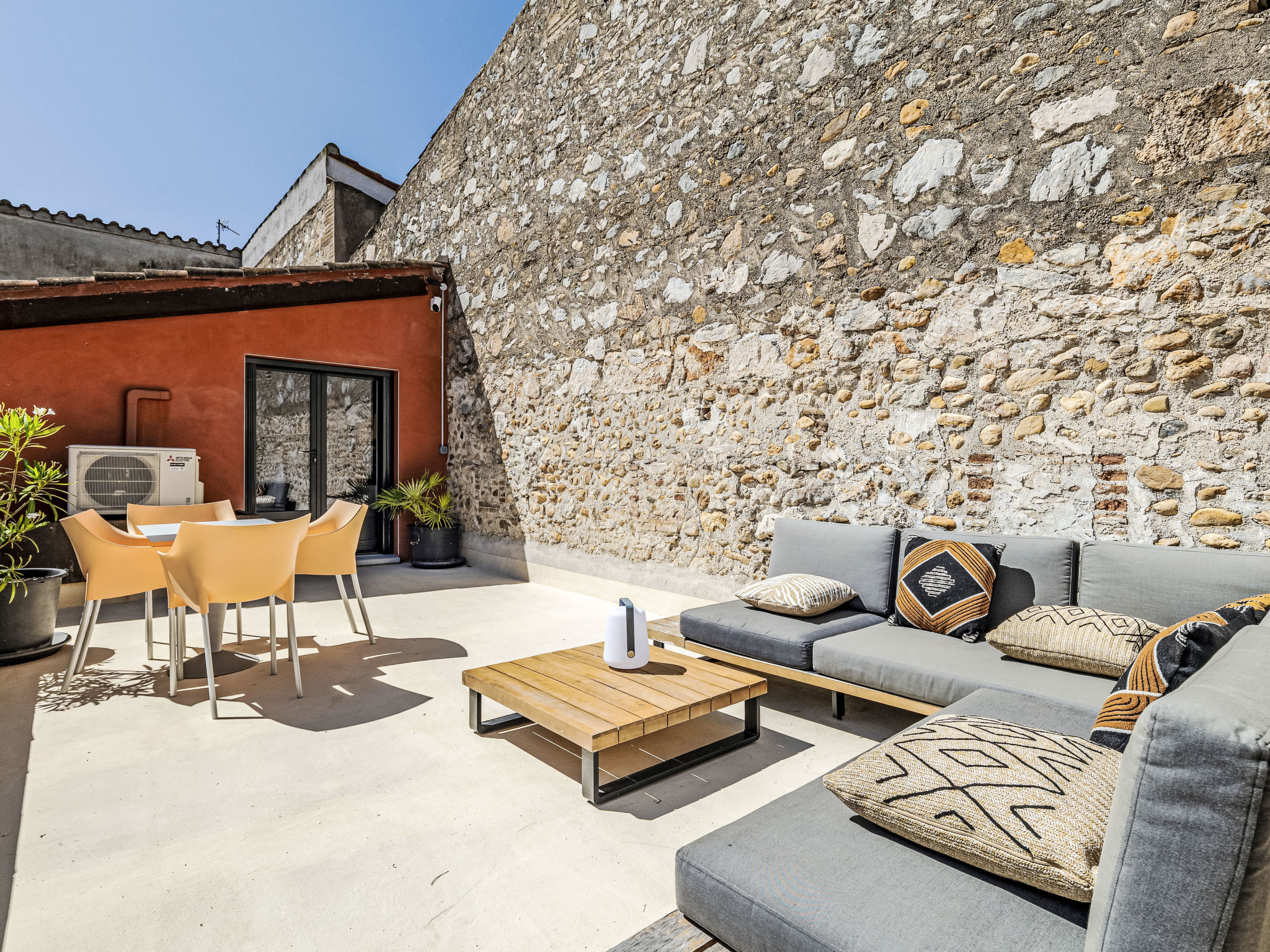 The Olive Retreat - Binnen