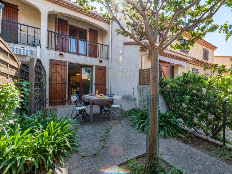 Search and Stay destination Saint-Cyprien, Occitanie - France from AU$ 167. Les Dauphins
