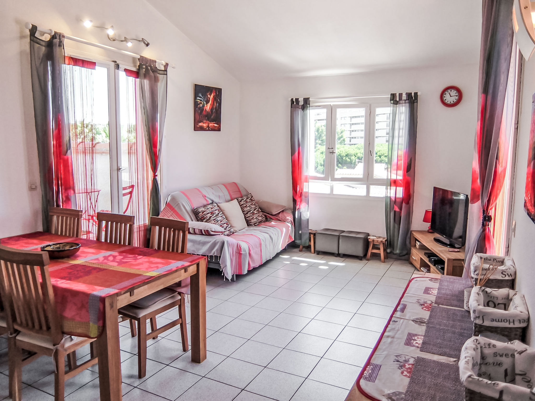 Saint Cyprien accommodation city breaks for rent in Saint Cyprien apartments to rent in Saint Cyprien holiday homes to rent in Saint Cyprien