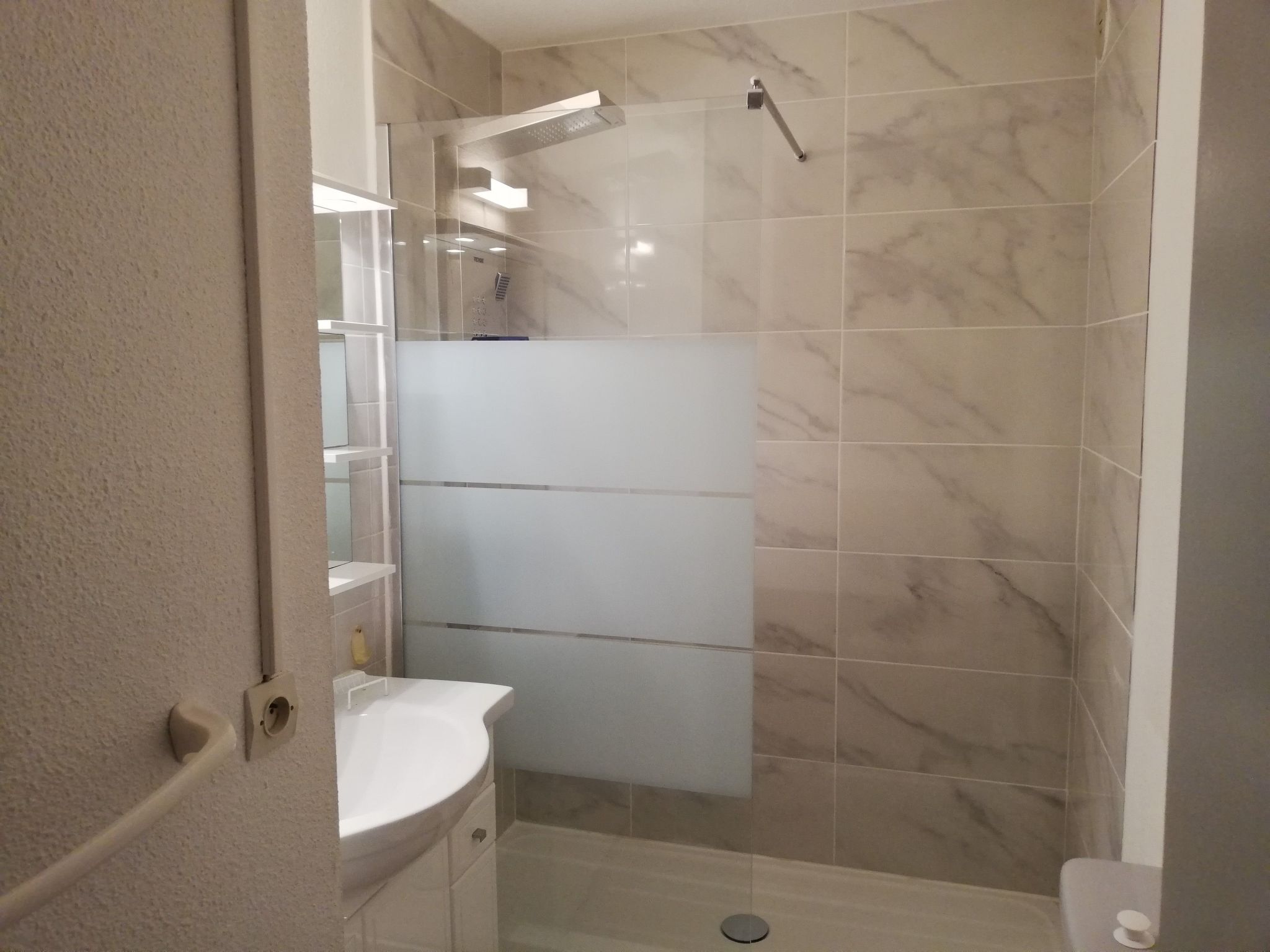 Wohnung "Clos 226" mit Blick auf das Wasser-Drinnen