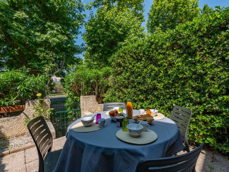 Search and Stay destination Saint-Cyprien, Occitanie - France from AU$ 185. Le Lagon