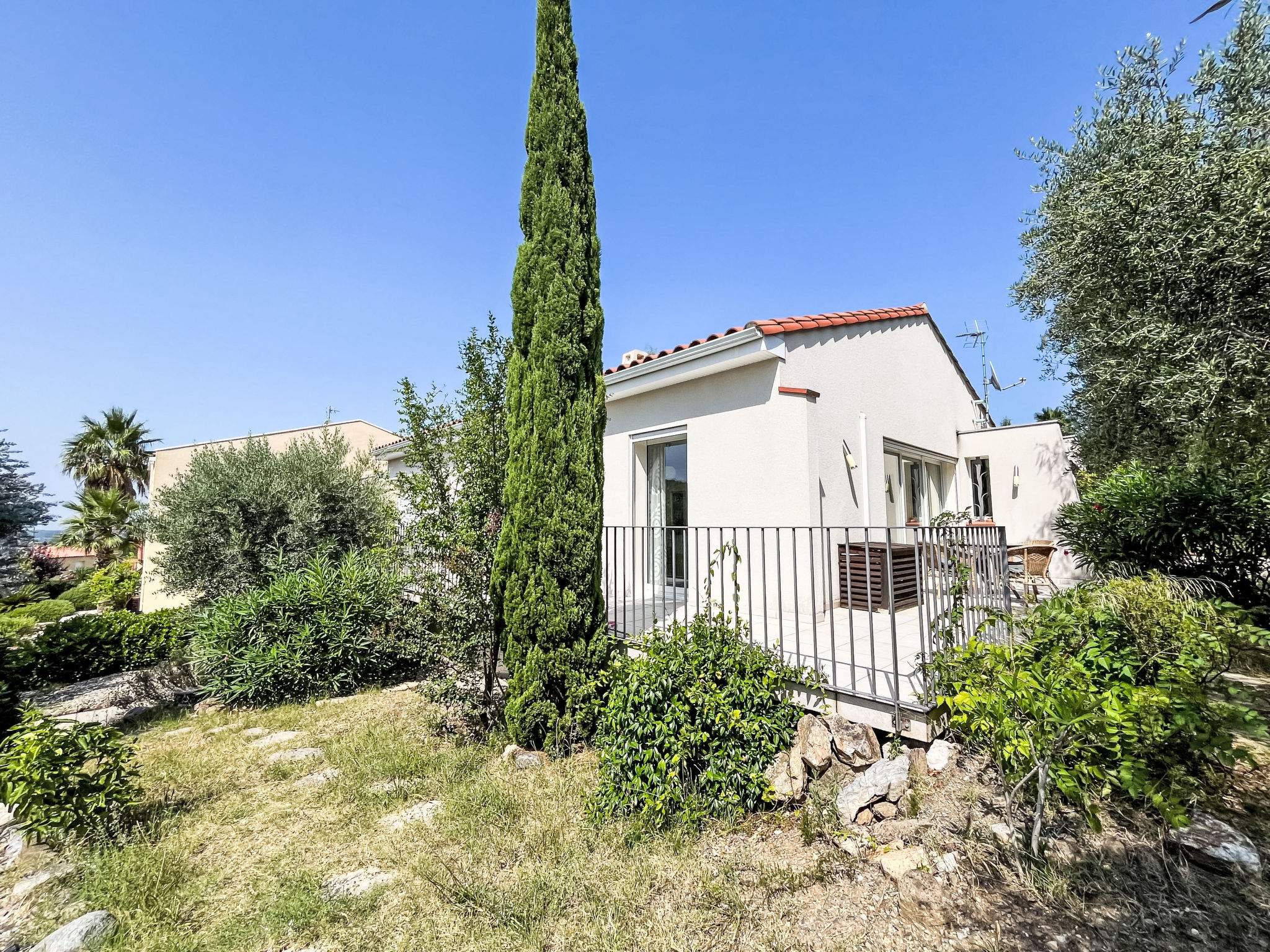 Villa Montes-Outside