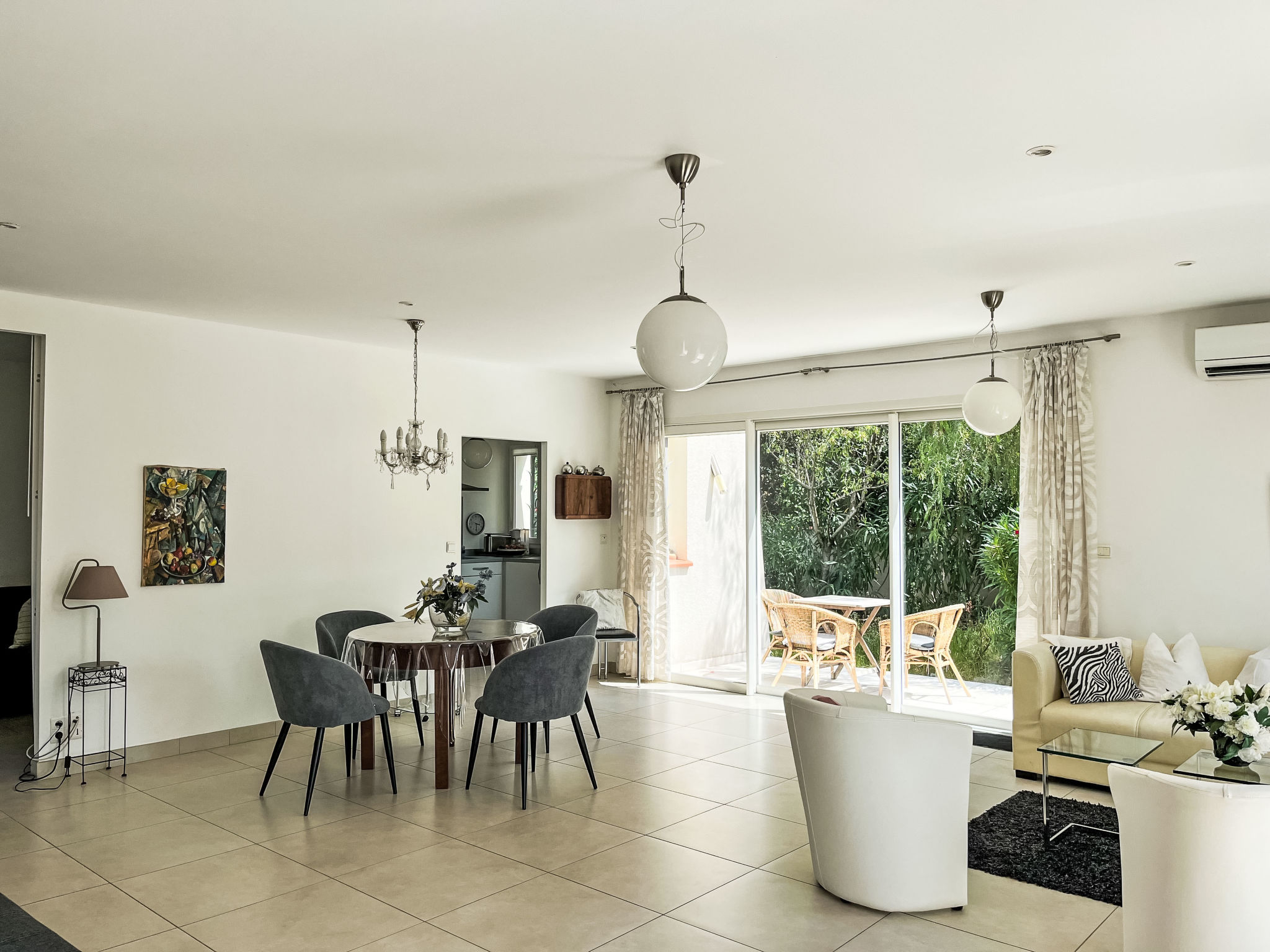 Villa Montes-Inside
