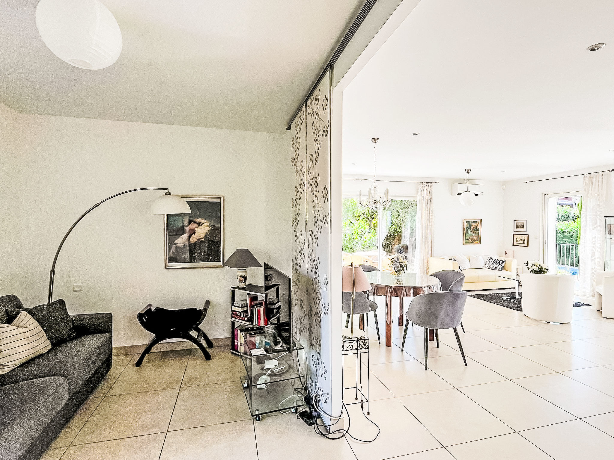 Villa Montes-Binnen