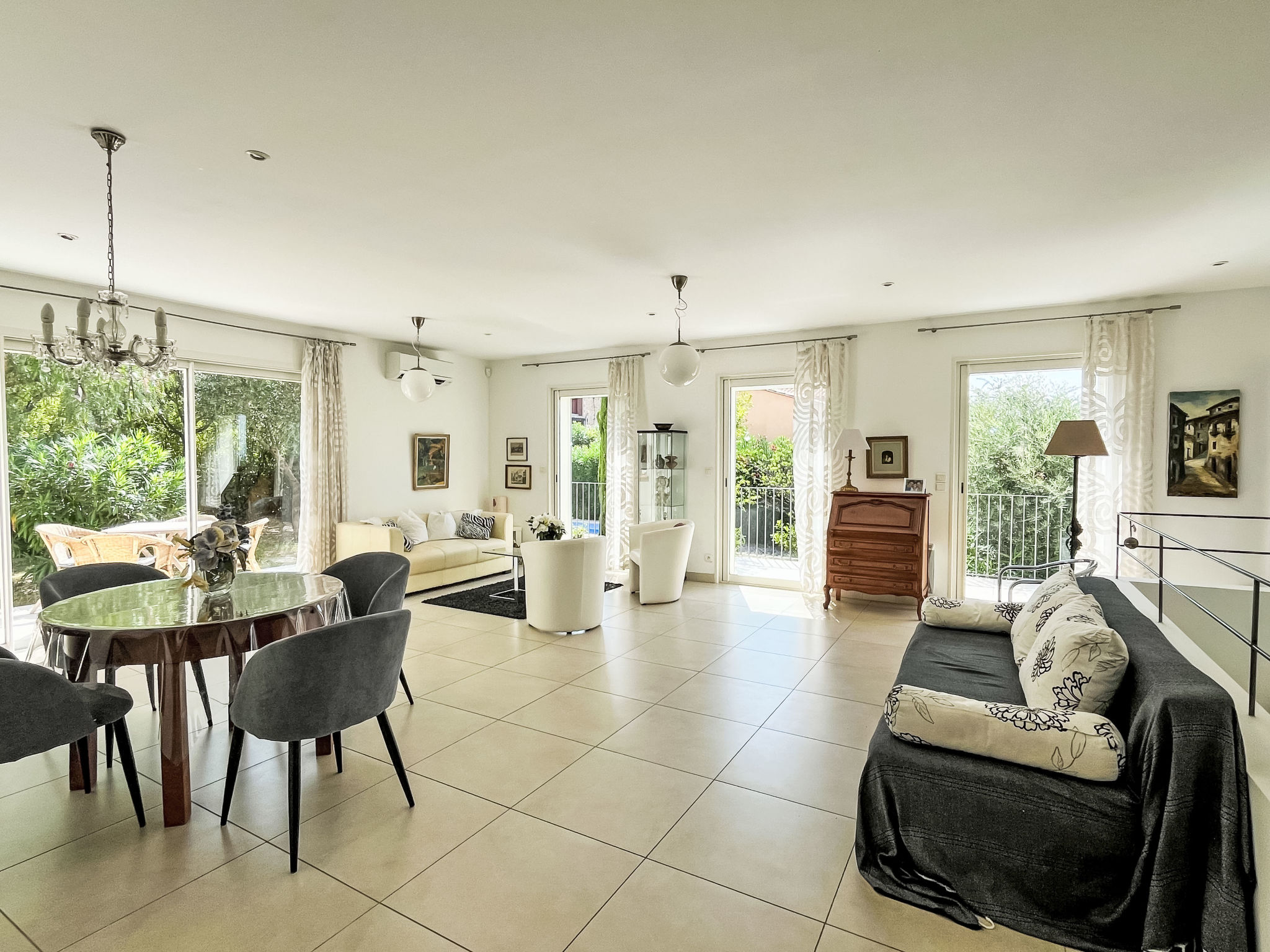 Villa Montes-Inside