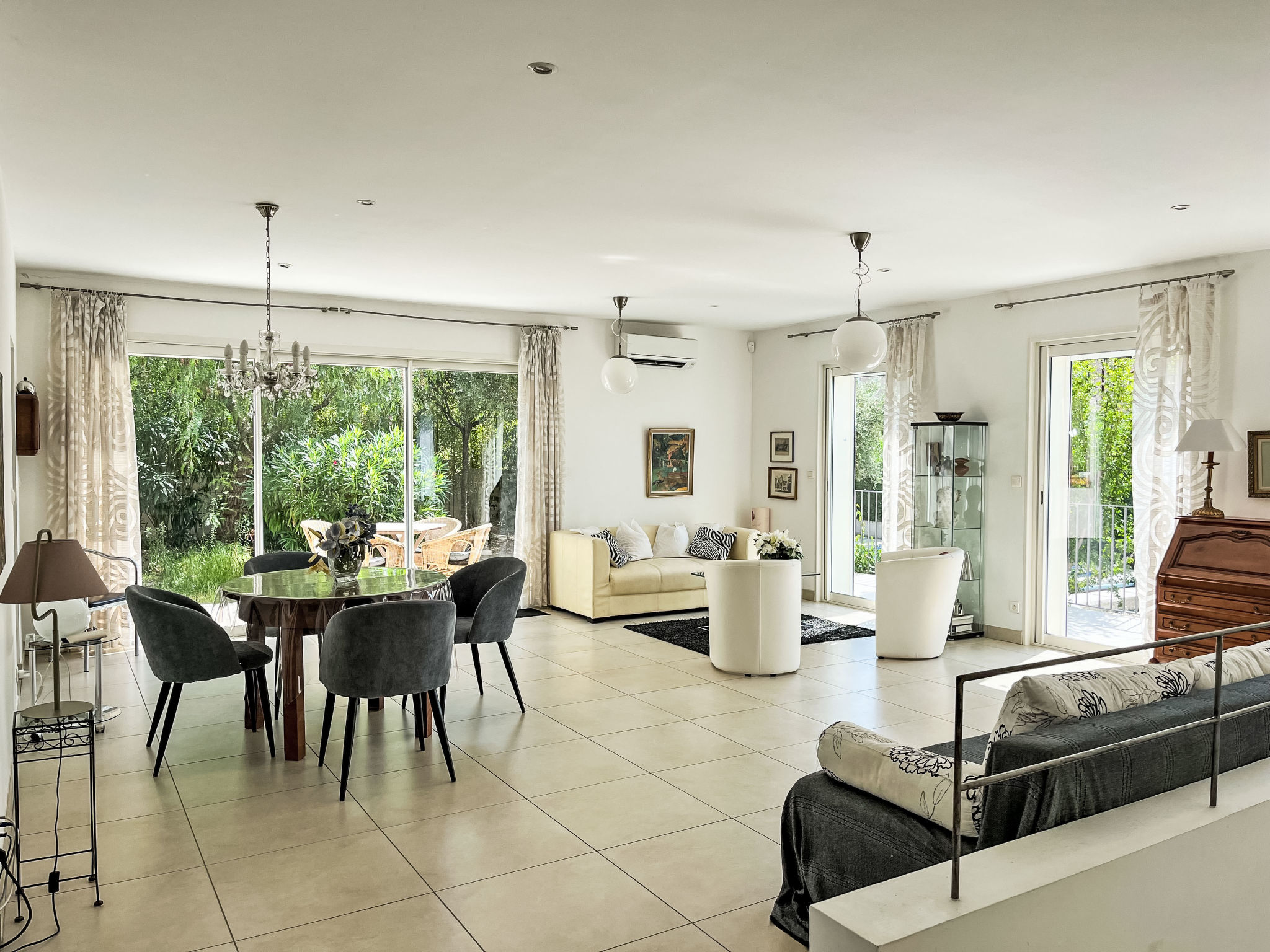 Villa Montes-Inside
