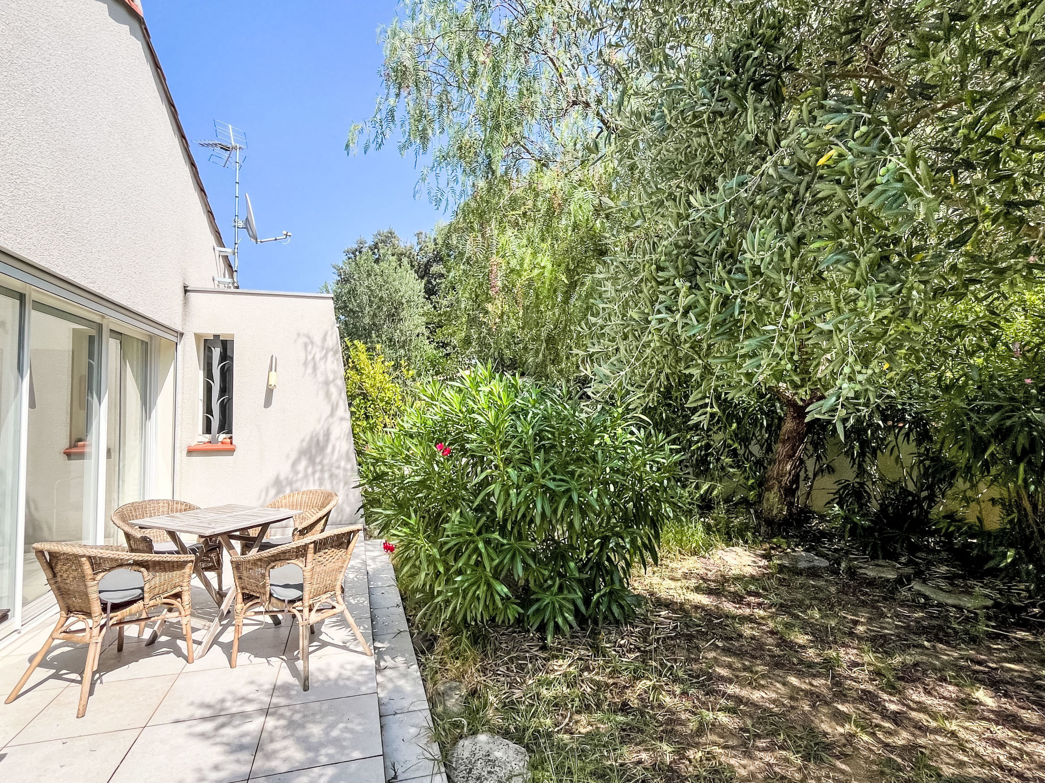 Villa Montes-Outside