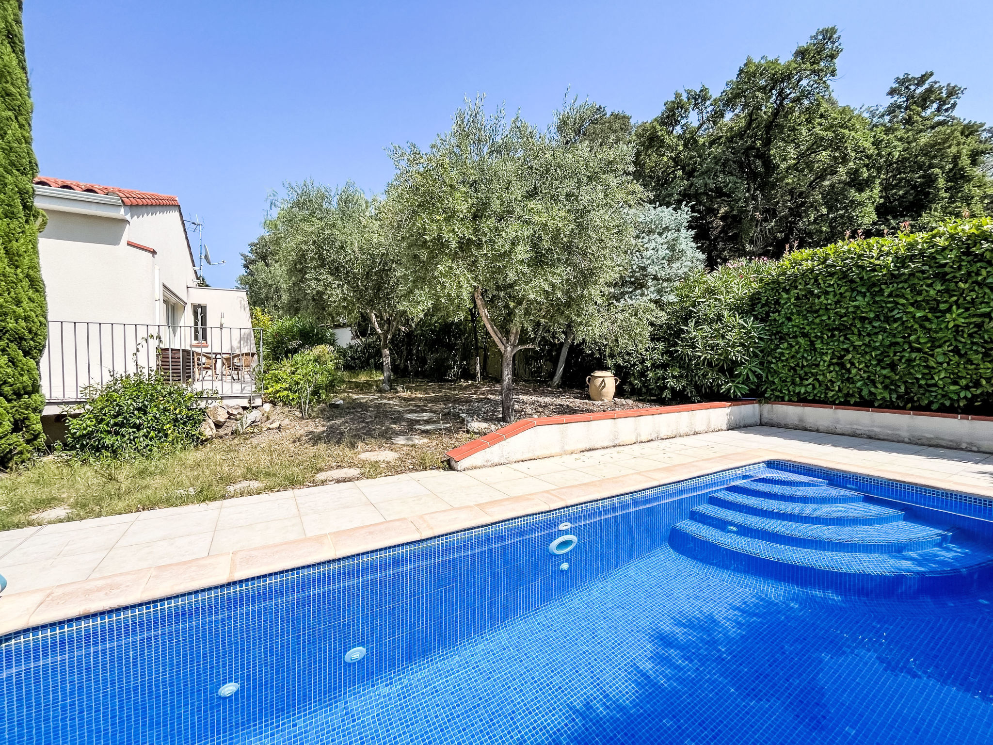 Villa Montes-Outside