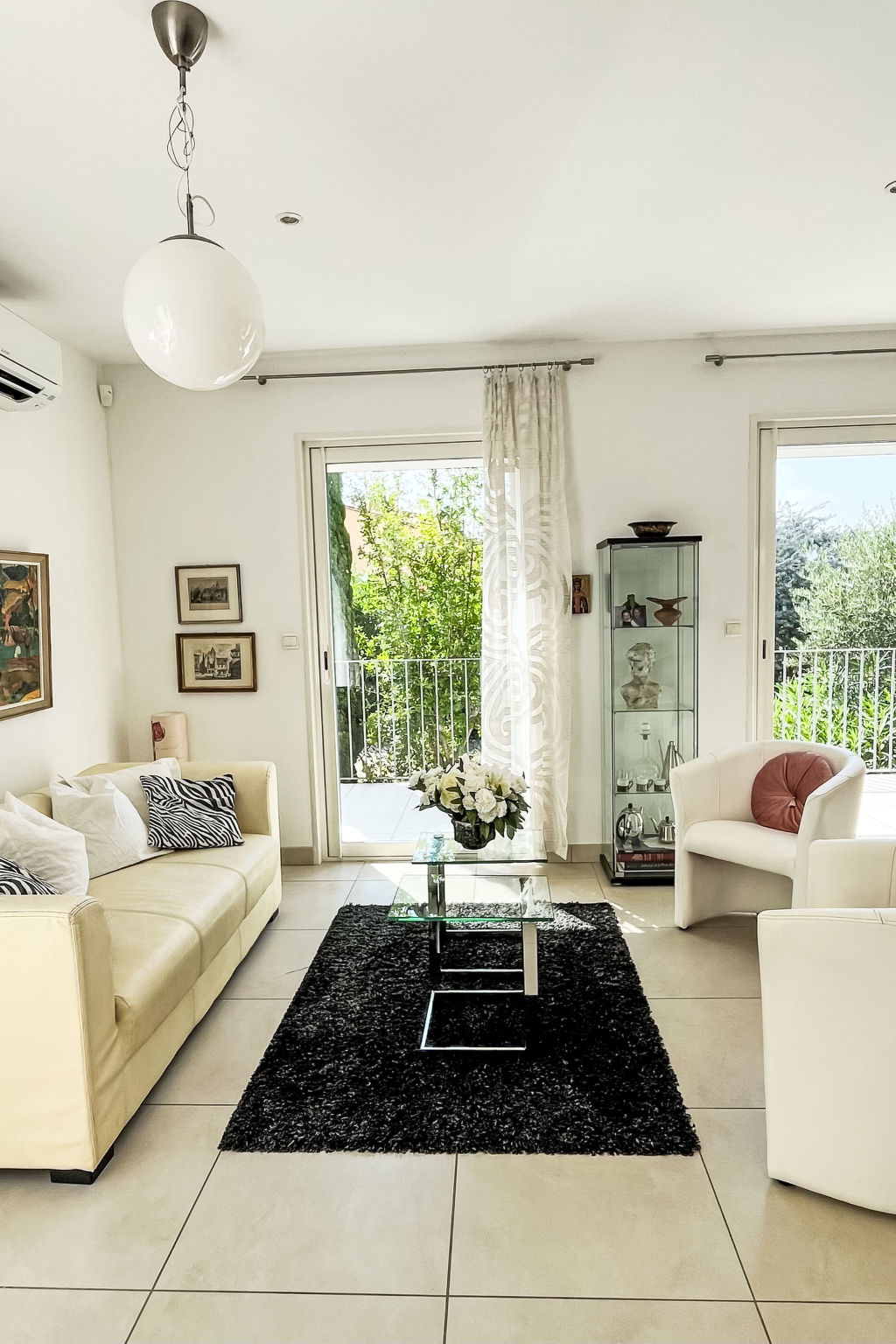 Villa Montes-Inside