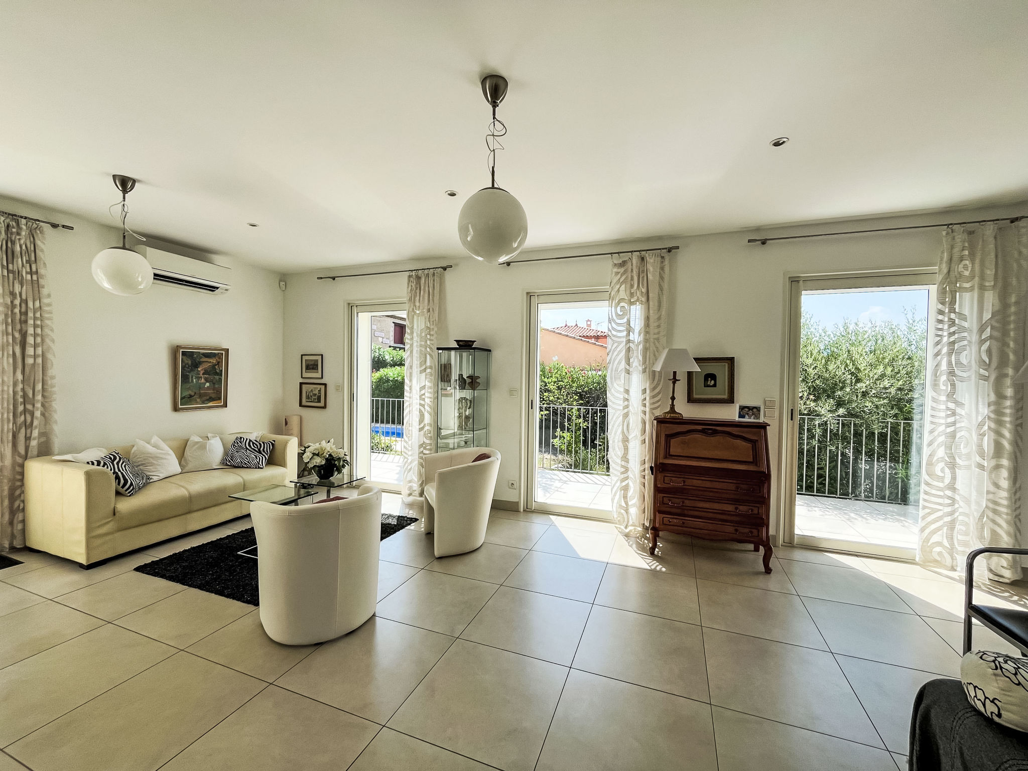 Villa Montes-Inside
