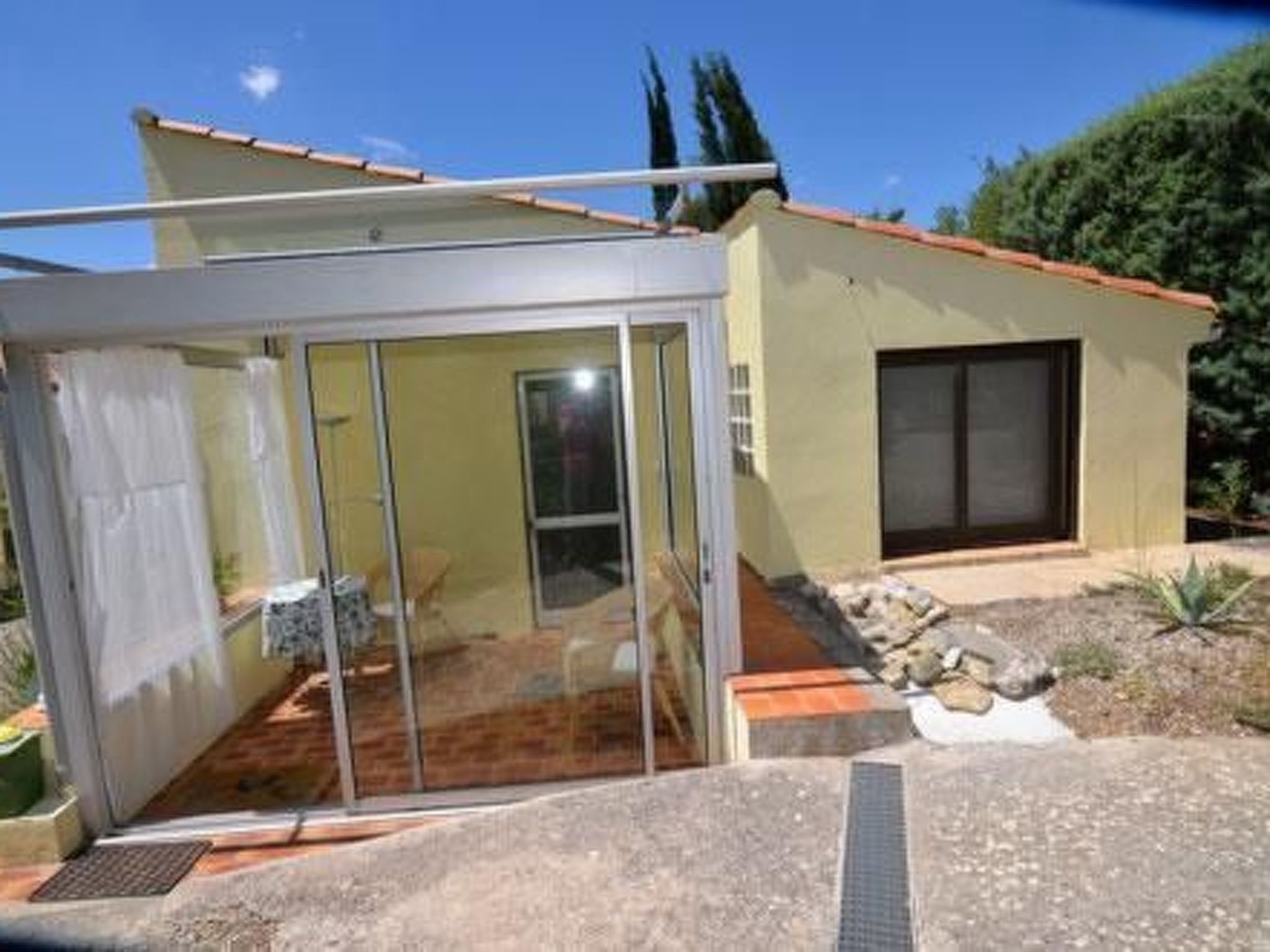 Die kleine Zikade-Dedans