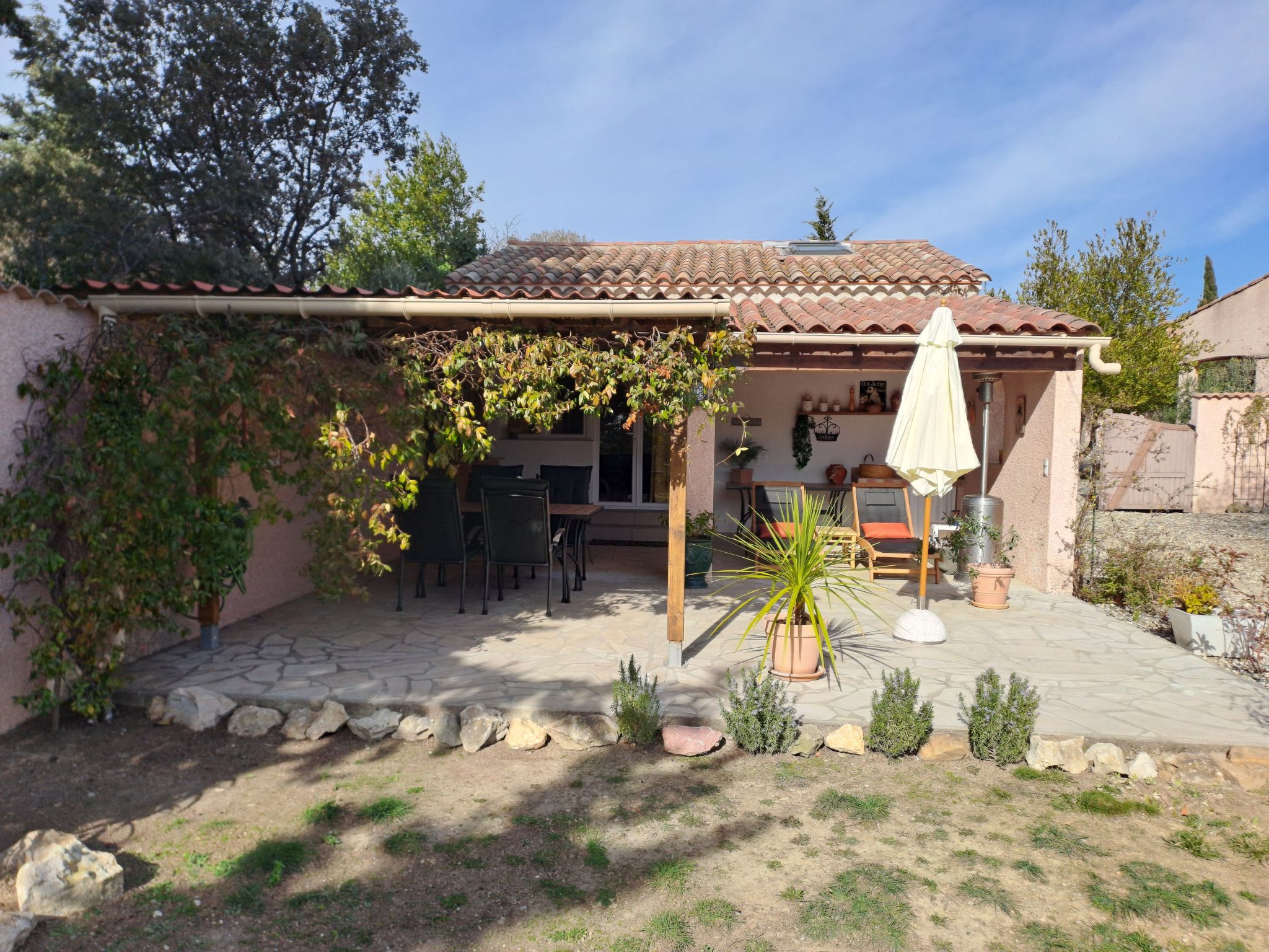 In La Livinière mit Großer Terrasse-Inside