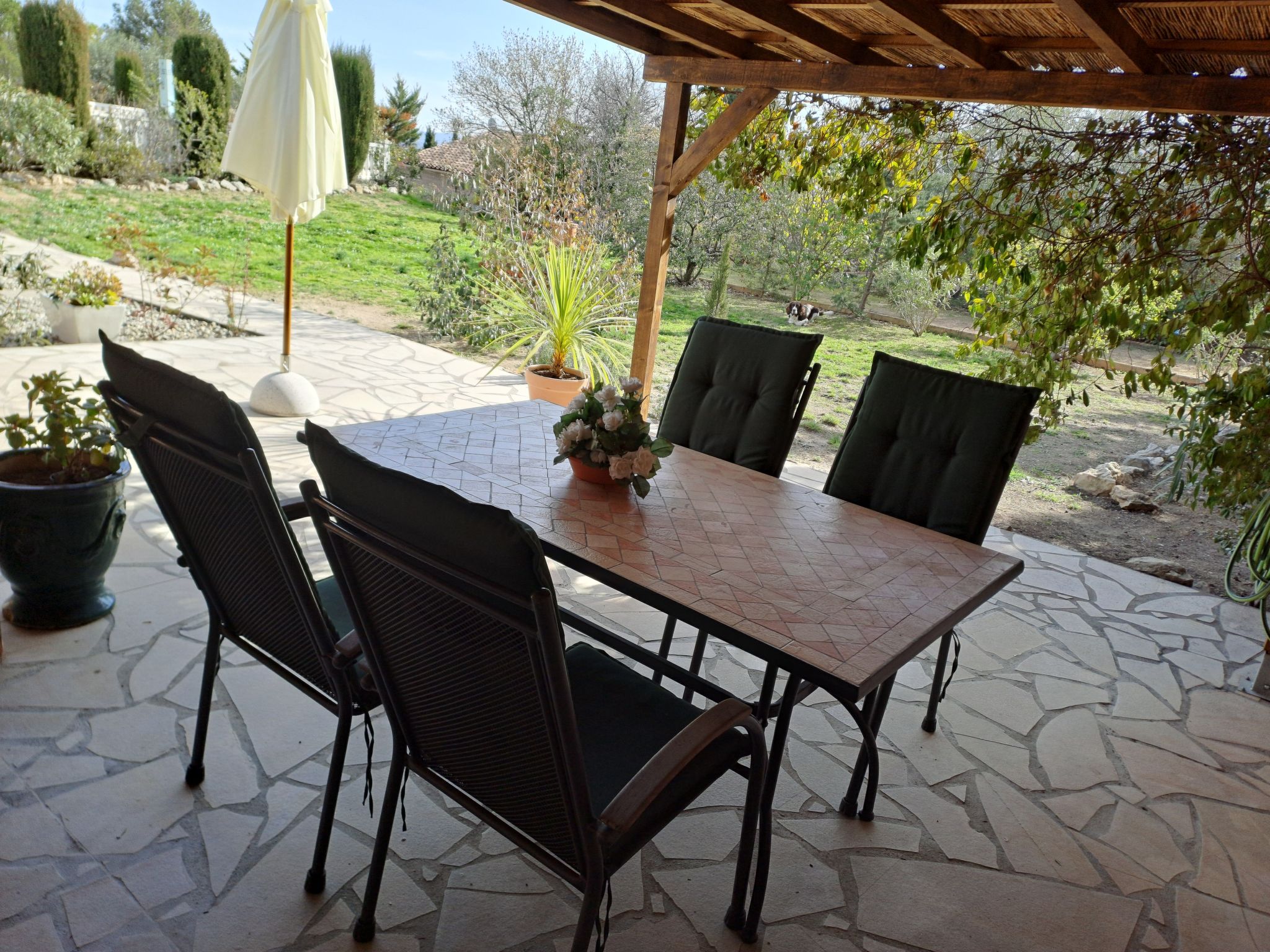 In La Livinière mit Großer Terrasse-Inside