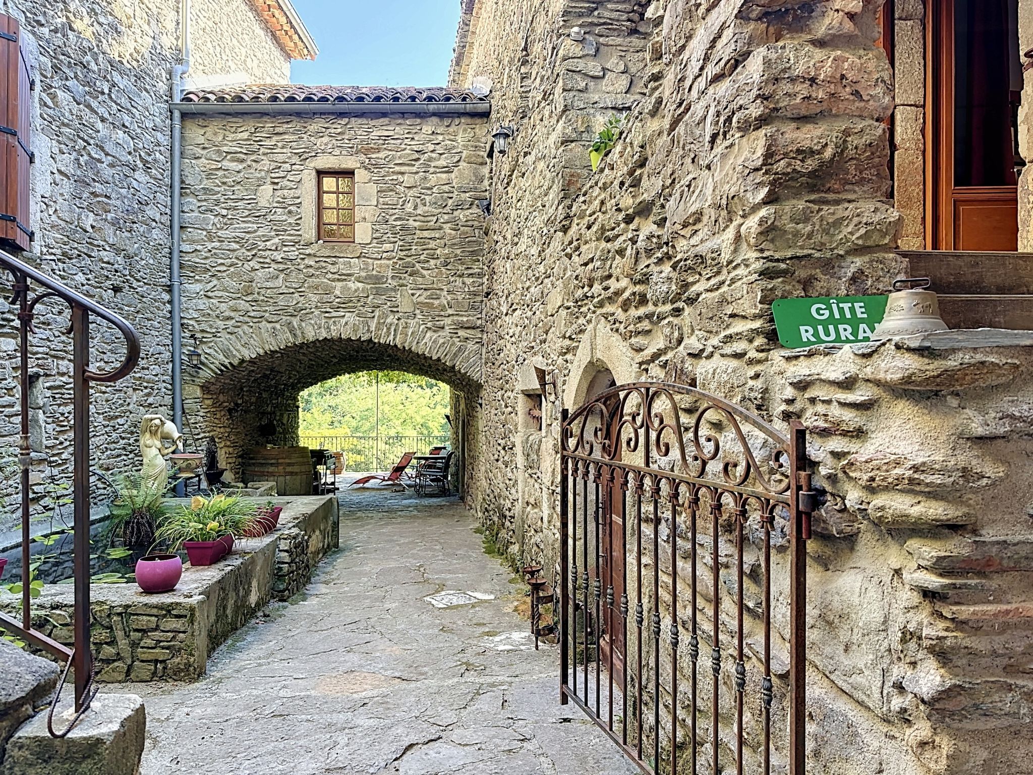 Chateau de la Favède — Terrace (5 of 66)