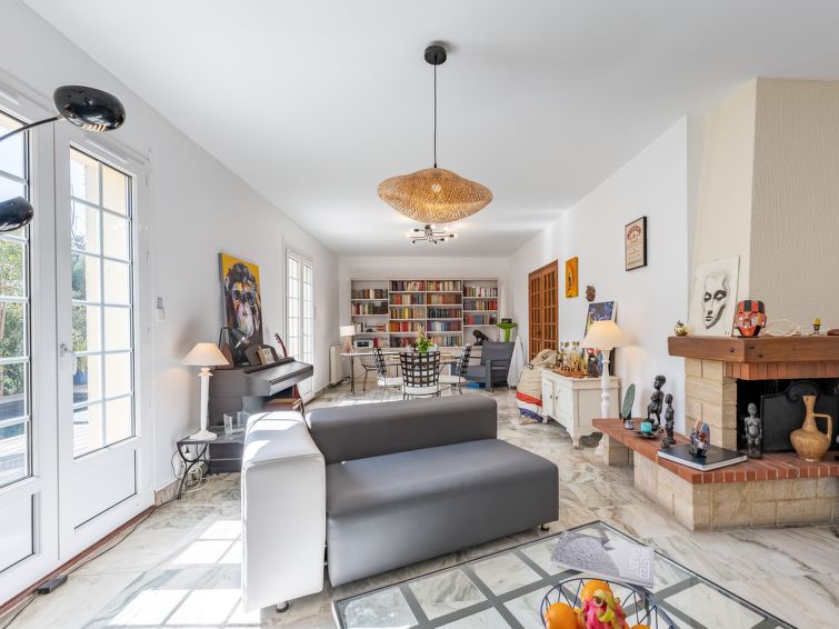 Search and Stay destination Narbonne, Occitanie - France from AU$ 332. La Maison des Arts
