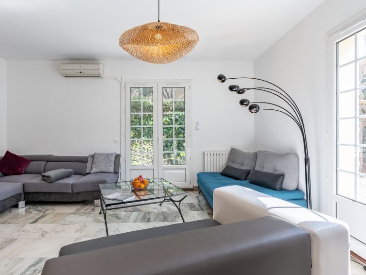 Search and Stay destination Narbonne, Occitanie - France from AU$ 332. La Maison des Arts