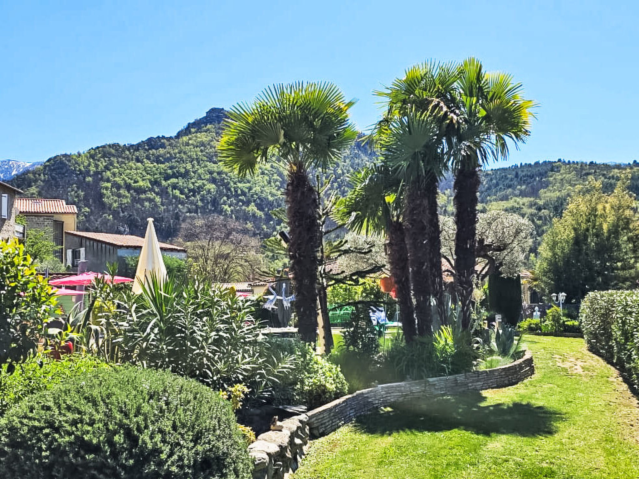 "Villa romaga mit Wallbox - Buiten