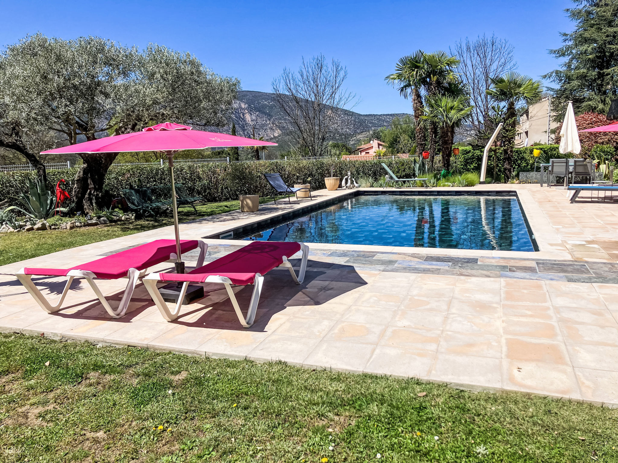 "Villa romaga mit Wallbox - Buiten