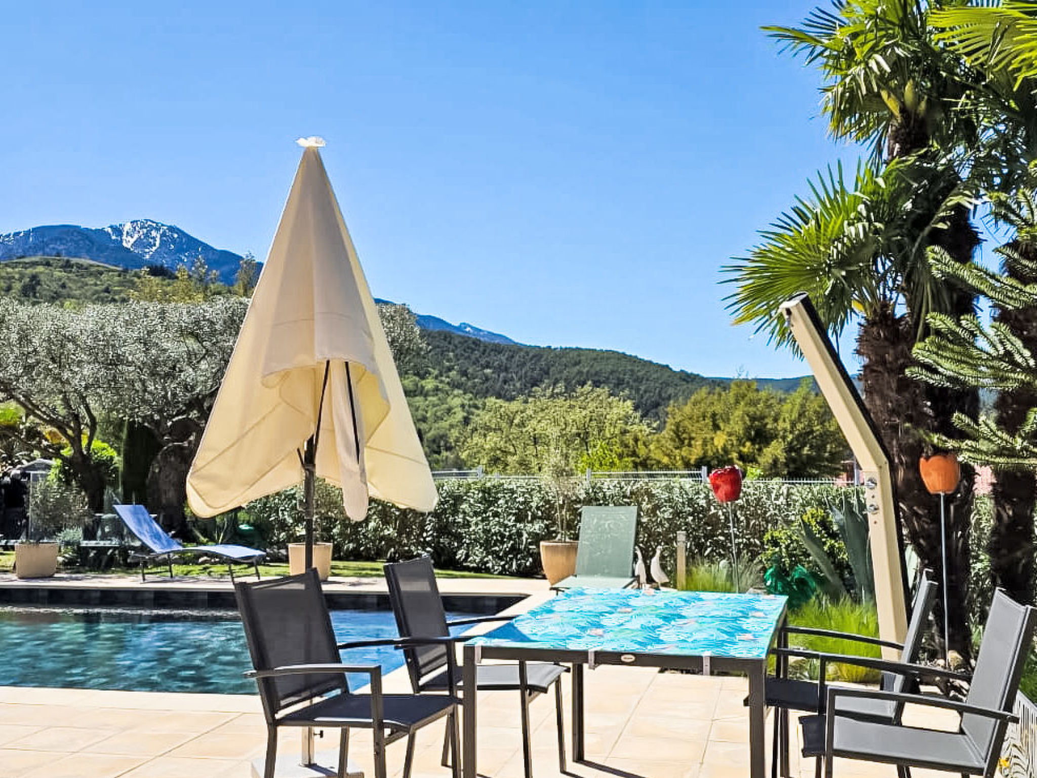 "Villa romaga mit Wallbox - Buiten
