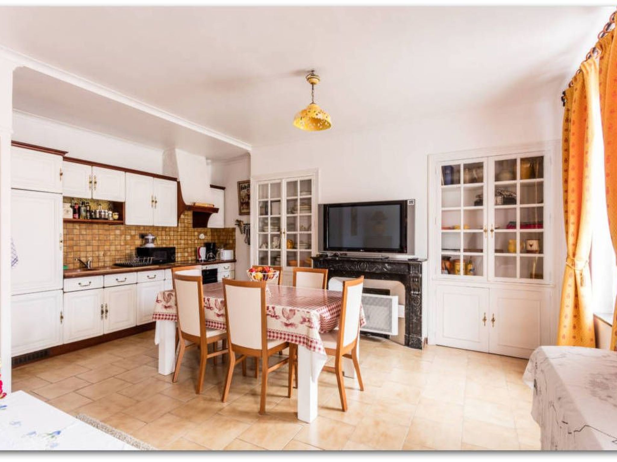 Mit eigenem Parkplatz-Binnen