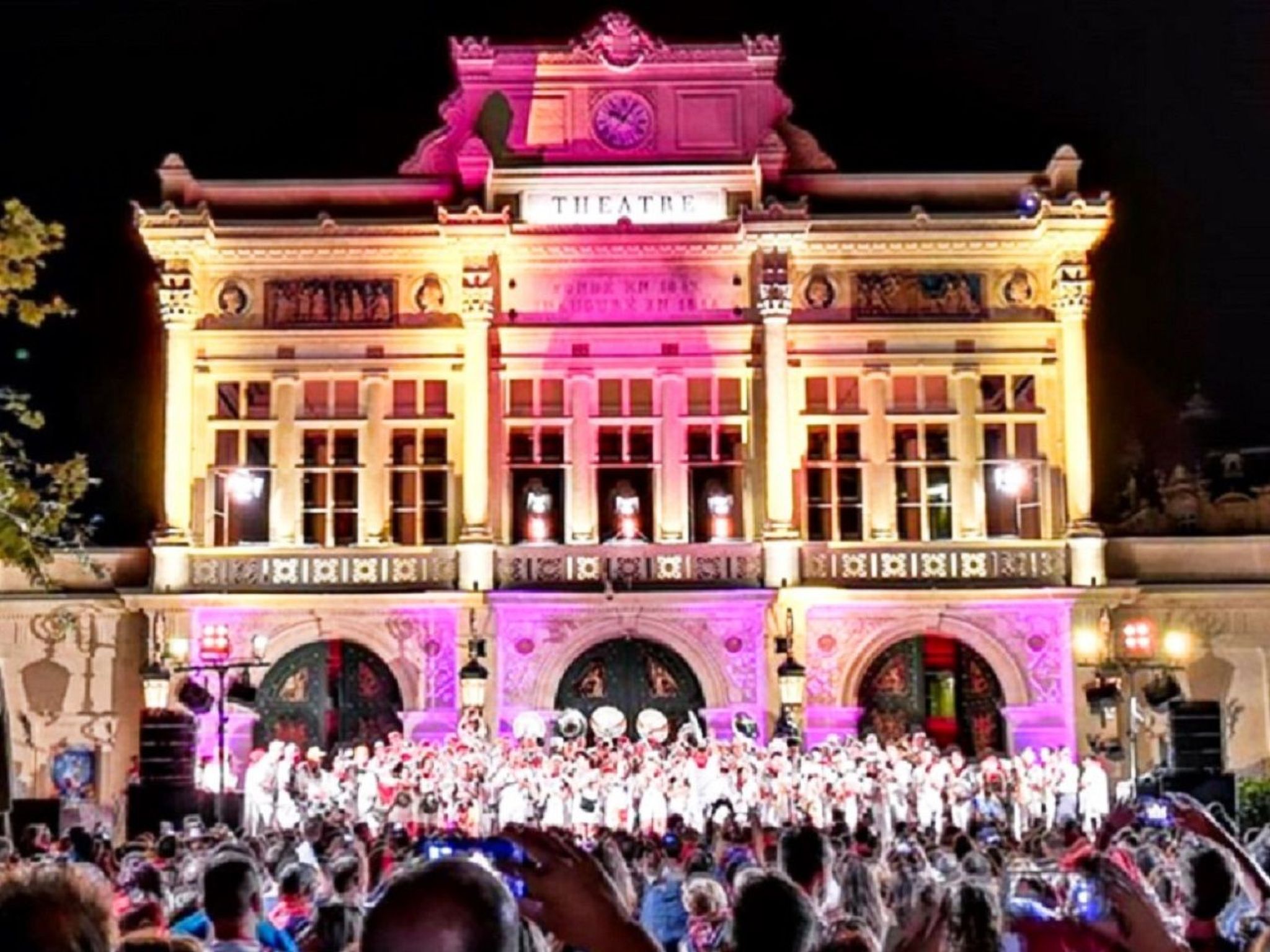Mit eigenem Parkplatz-Buiten