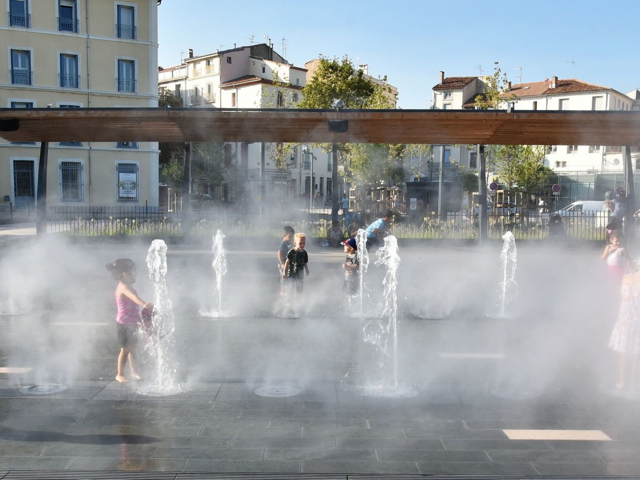 Mit eigenem Parkplatz-Buiten