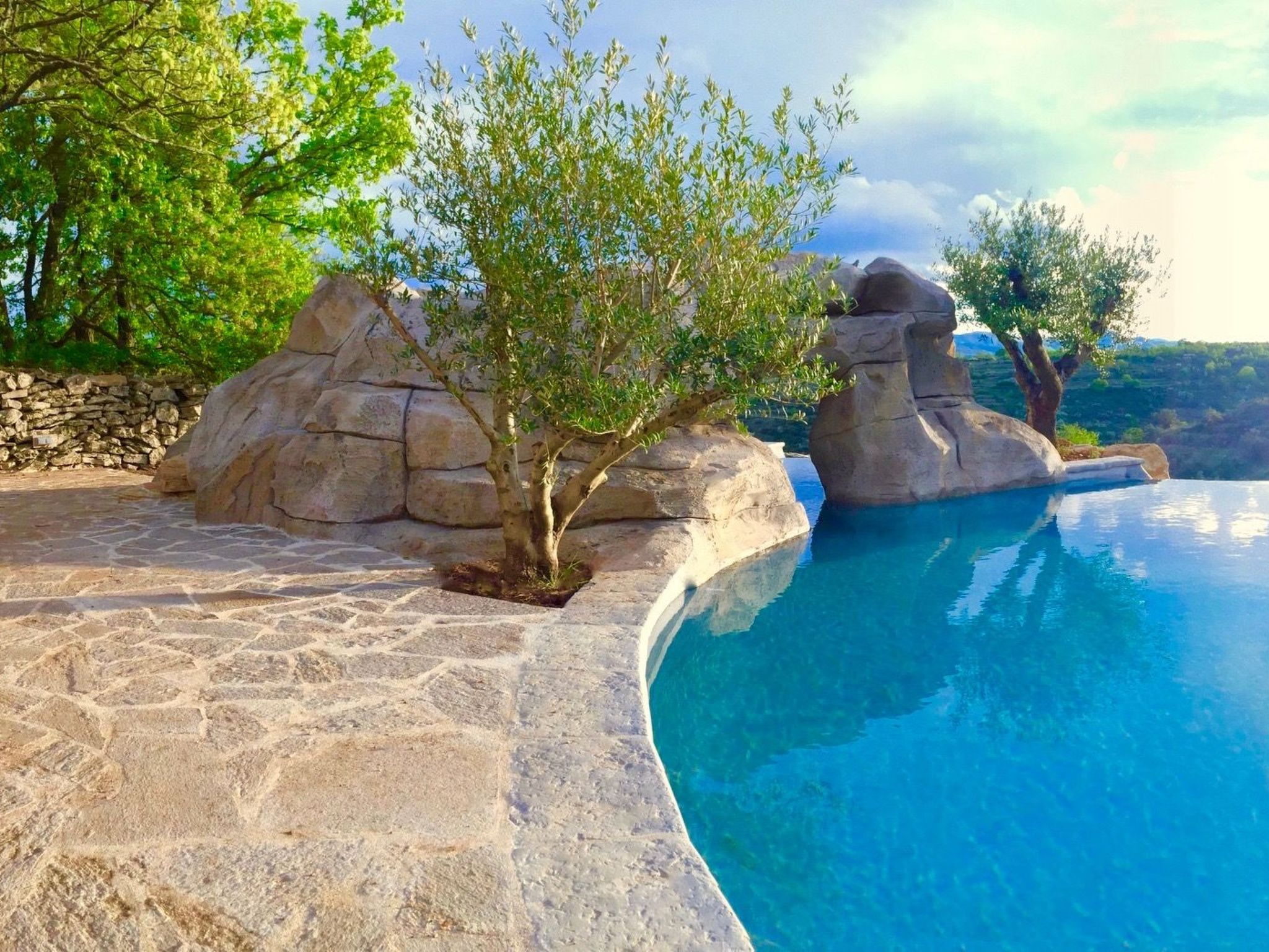 Privater Rückzugsort in den Bergen in Südfrankreich-Image-tags.info