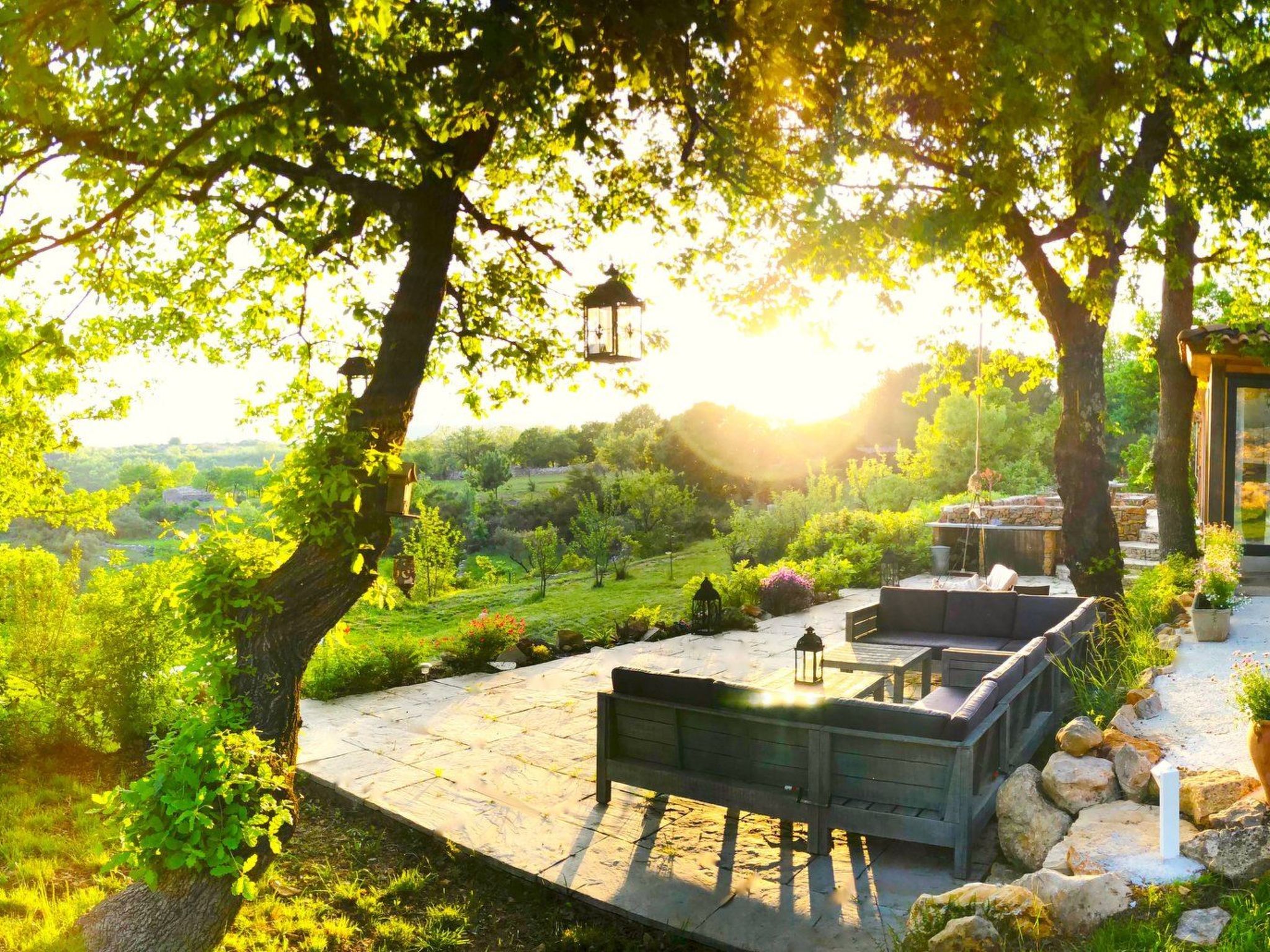 Privater Rückzugsort in den Bergen in Südfrankreich-Image-tags.info