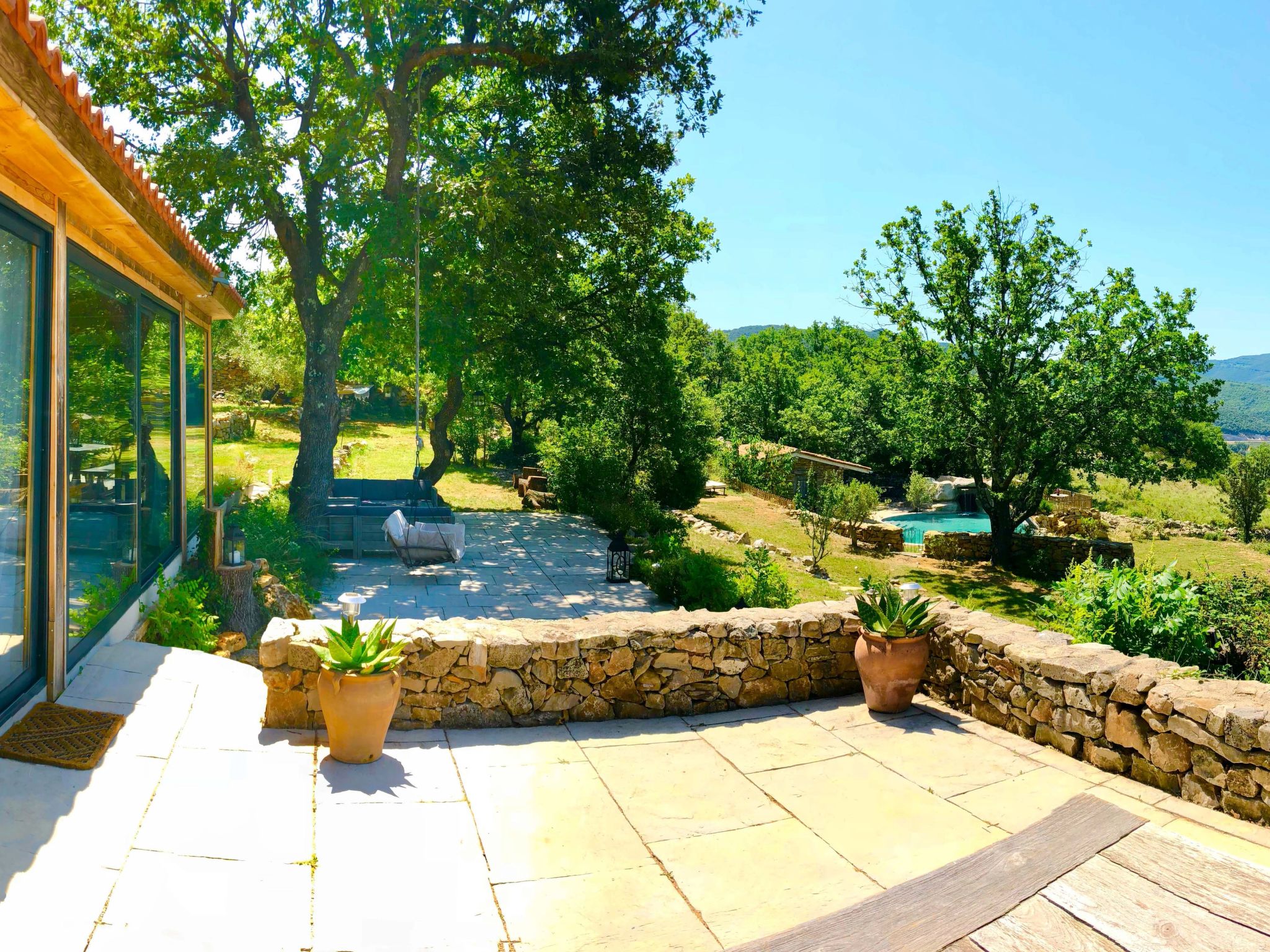 Privater Rückzugsort in den Bergen in Südfrankreich-Image-tags.info