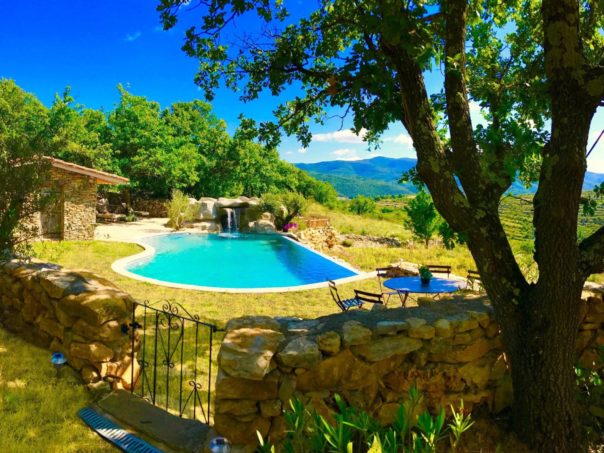 Privater Rückzugsort in den Bergen in Südfrankreich-Image-tags.info