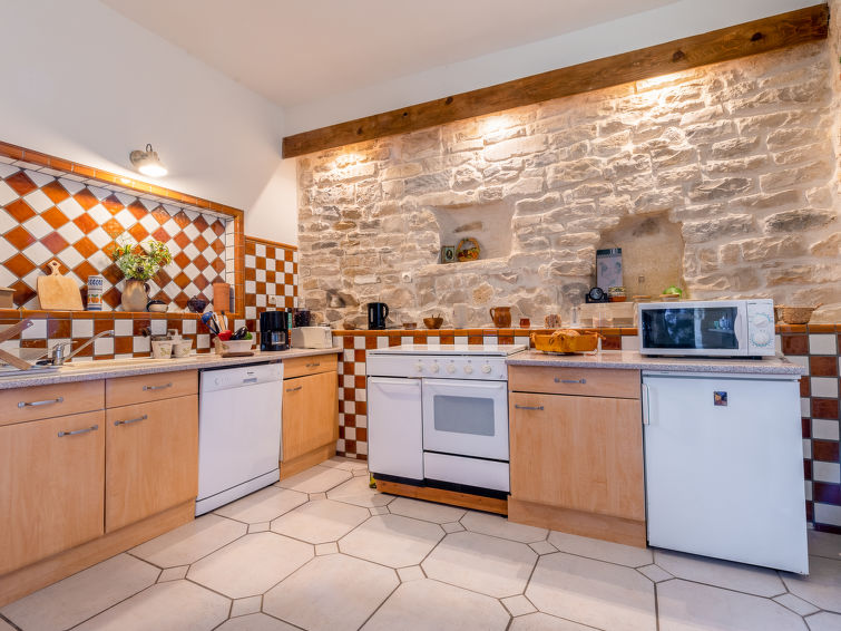 Search and Stay destination Calvisson, Occitanie - France from AU$ 157. Belles Pierres