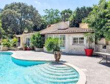 Villa du Soleil: Ruim vakantiehuis met verwarmd zwembad bij Nîmes - thumbnail 1