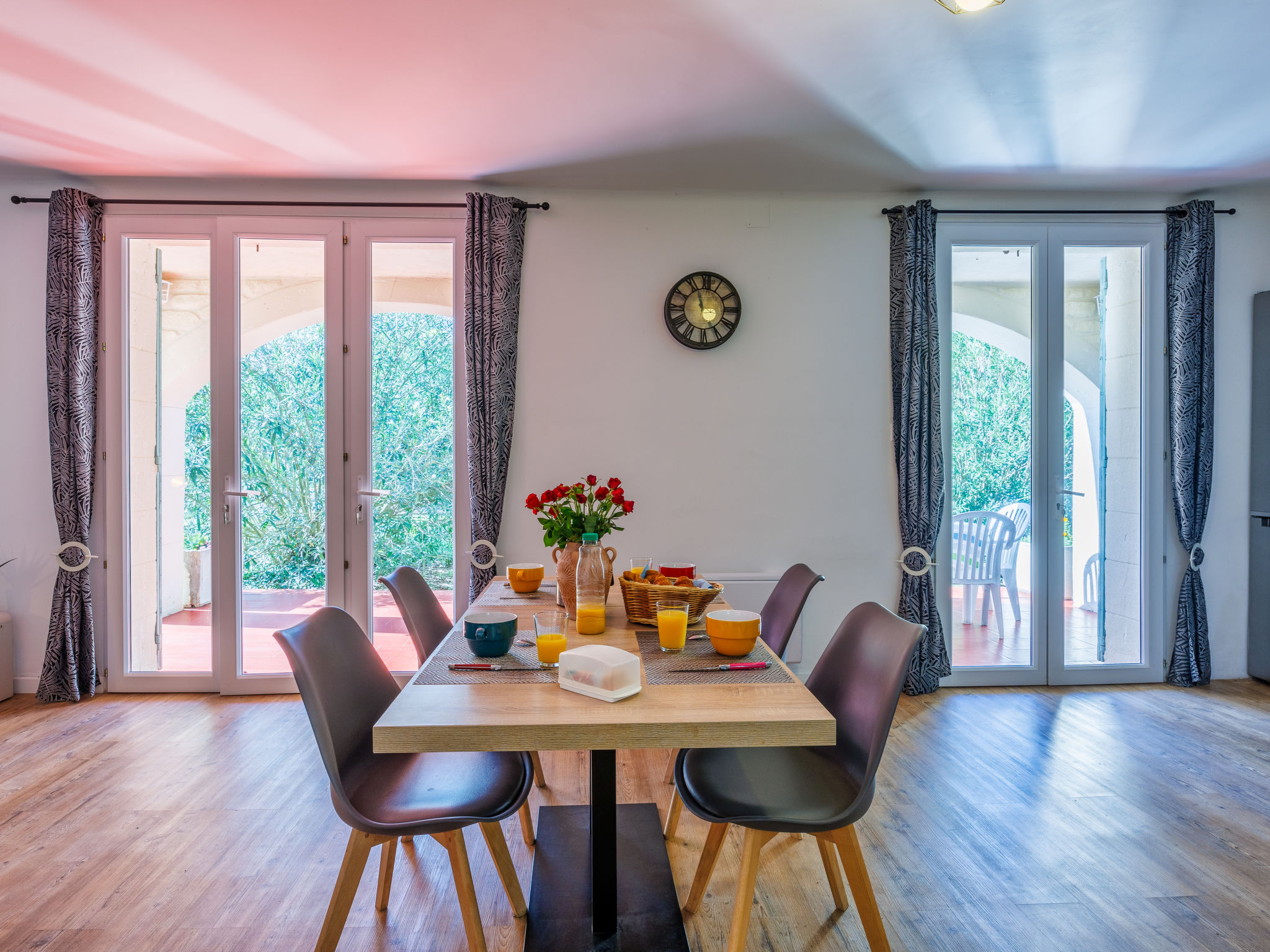 Maison L'Aouzet – Cuisine et coin repas, photo 10 sur 40