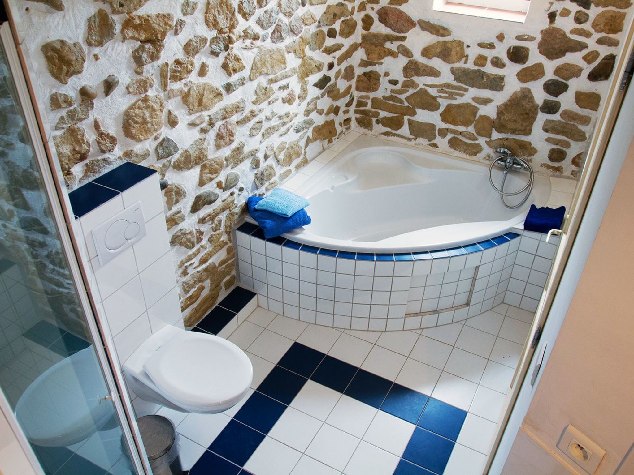 Sehr großes Ferienhaus inmitten der Natur-Binnen