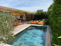 Villa Chemin du Lirac in Tavel